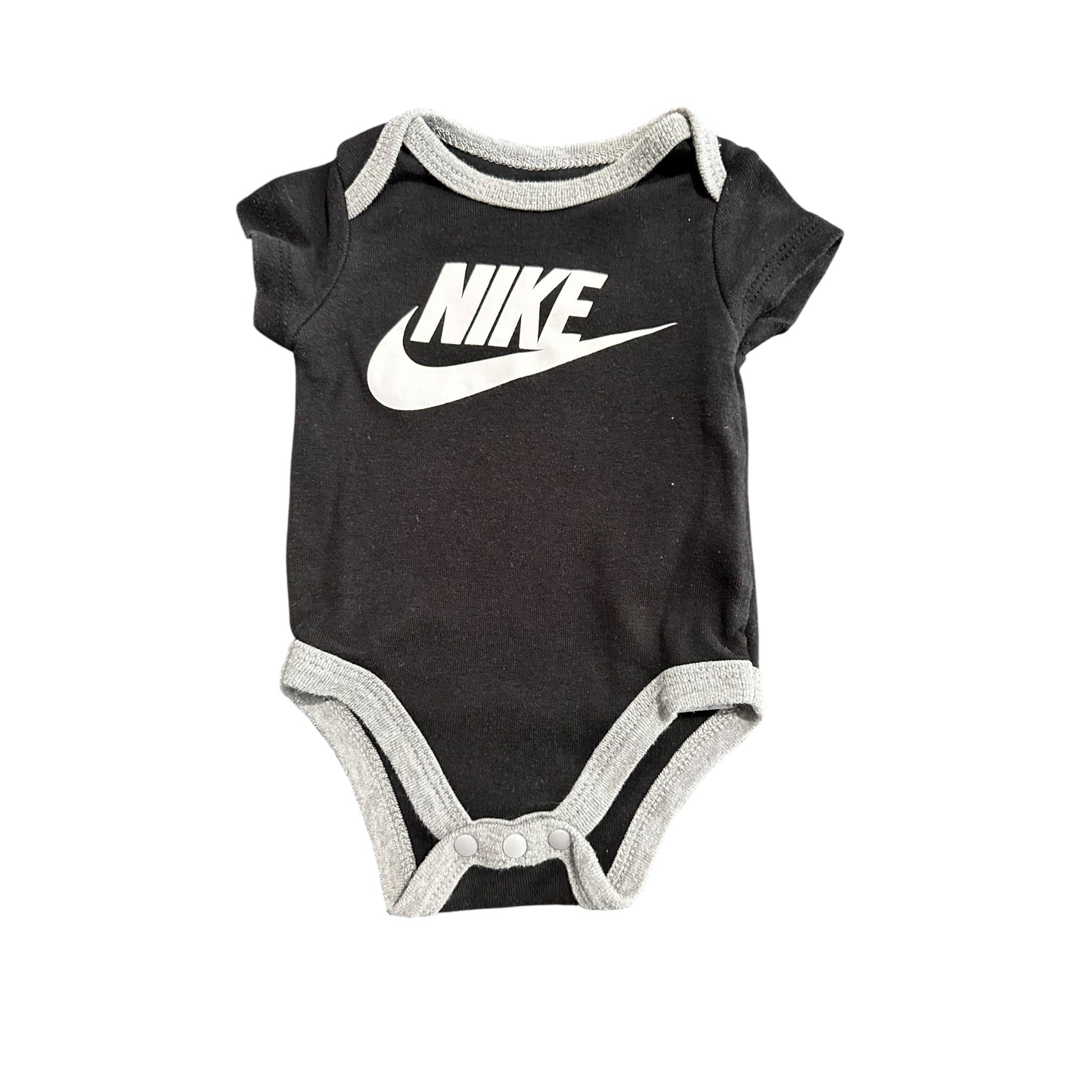 Cache-couche Nike 3 mois